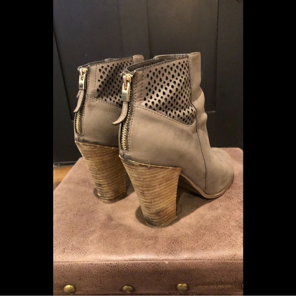 “Call it spring” women’s Grey/brown half boots with mesh leather siding size 8 - Picture 5 of 14
